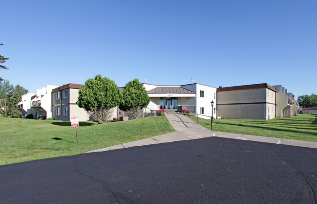 Ridgewood Apartments in Duluth, MN - Building Photo - Building Photo