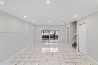 360 NW 114th Ave in Miami, FL - Building Photo - Building Photo