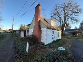1947 Marion St SE in Albany, OR - Building Photo - Building Photo