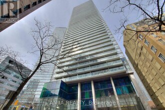 38-3138 Grenville St in Toronto, ON - Building Photo - Building Photo