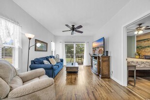 612 River Oaks Dr in Myrtle Beach, SC - Building Photo