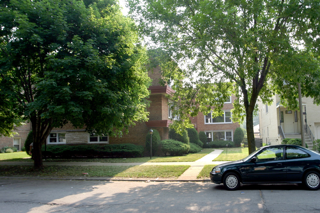 8031 N Kenton Ave in Skokie, IL - Building Photo