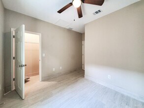 2425 E Johnson Ave in Pensacola, FL - Building Photo - Building Photo