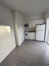 55 NE 69th St, Unit B in Miami, FL - Building Photo - Building Photo