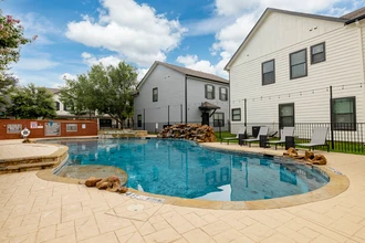 Heron on Hausman in San Antonio, TX - Building Photo - Building Photo