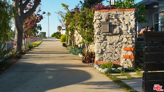 5958 Overhill Dr in Los Angeles, CA - Building Photo - Building Photo