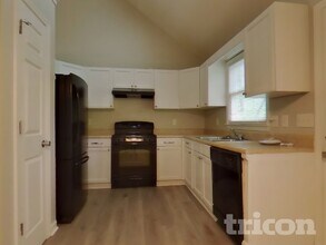 450 Amsterdam Way in Dallas, GA - Foto de edificio - Building Photo