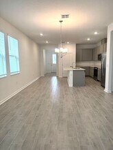 879 Shumard Wy in Lady Lake, FL - Foto de edificio - Building Photo