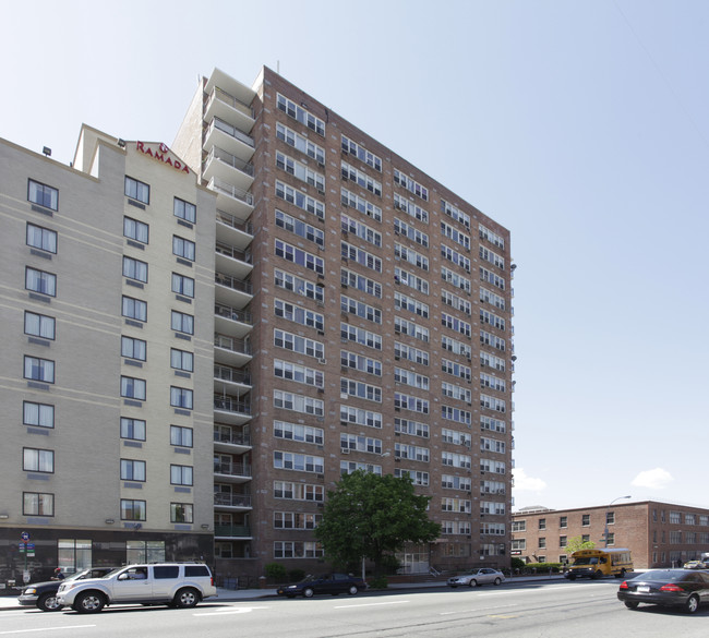 164-30 Hillside Ave in Jamaica, NY - Building Photo - Building Photo