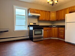 8 Dalton St in Lowell, MA - Building Photo - Building Photo