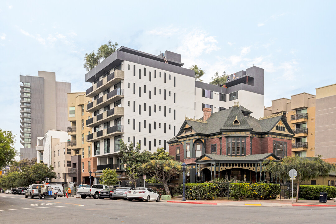 Ezabelle in San Diego, CA - Building Photo