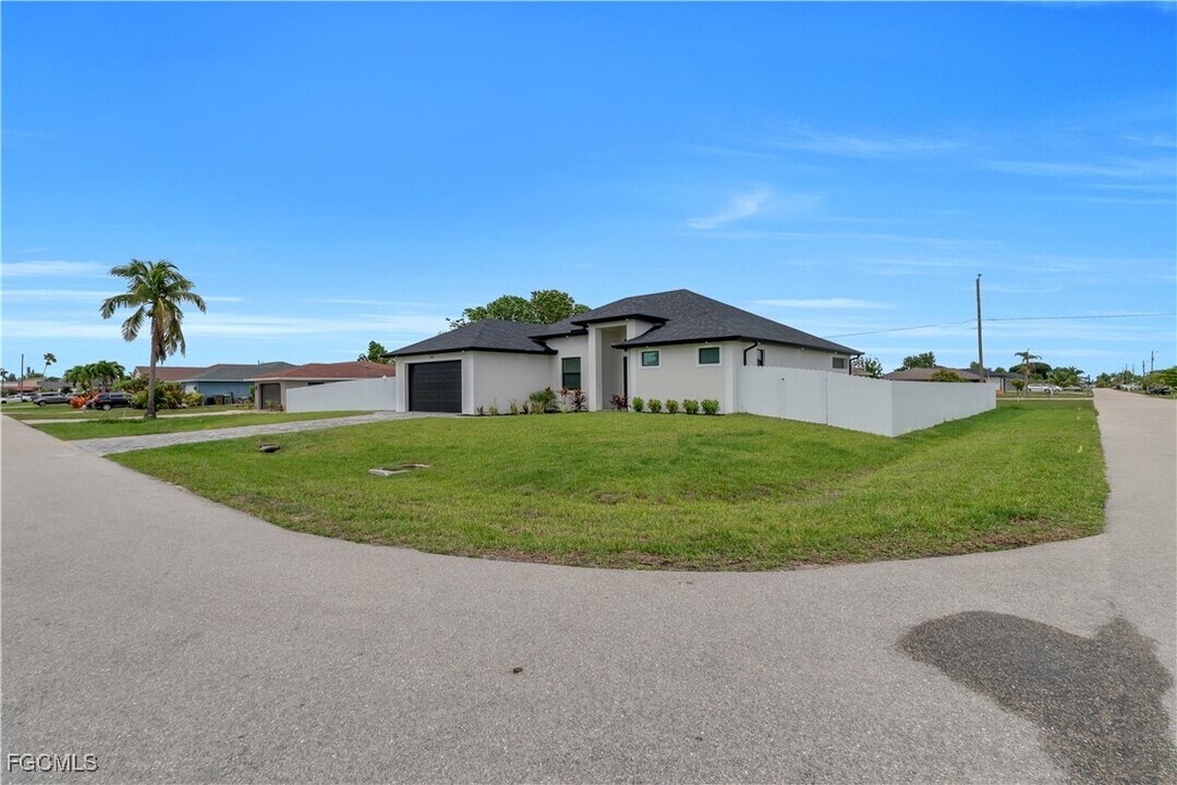 139 SE 2nd Ave in Cape Coral, FL - Building Photo