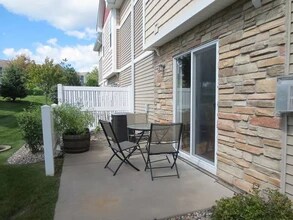 15383 60th Ave N in Minneapolis, MN - Foto de edificio - Building Photo