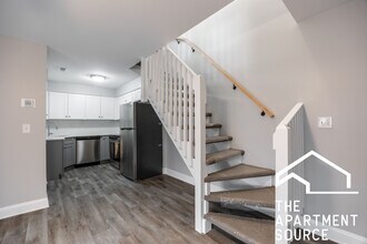 744 W Gordon Ter, Unit 132 in Chicago, IL - Building Photo - Building Photo