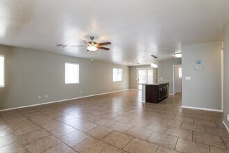 14285 N Gil Balcome Ct in Surprise, AZ - Foto de edificio - Building Photo