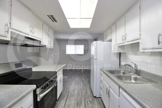 3002 E Waltann Ln, Unit 4 in Phoenix, AZ - Foto de edificio - Building Photo