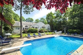 16 Willowood Ct in Westhampton, NY - Building Photo - Building Photo