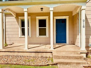 916 E 37th St in Austin, TX - Building Photo - Building Photo