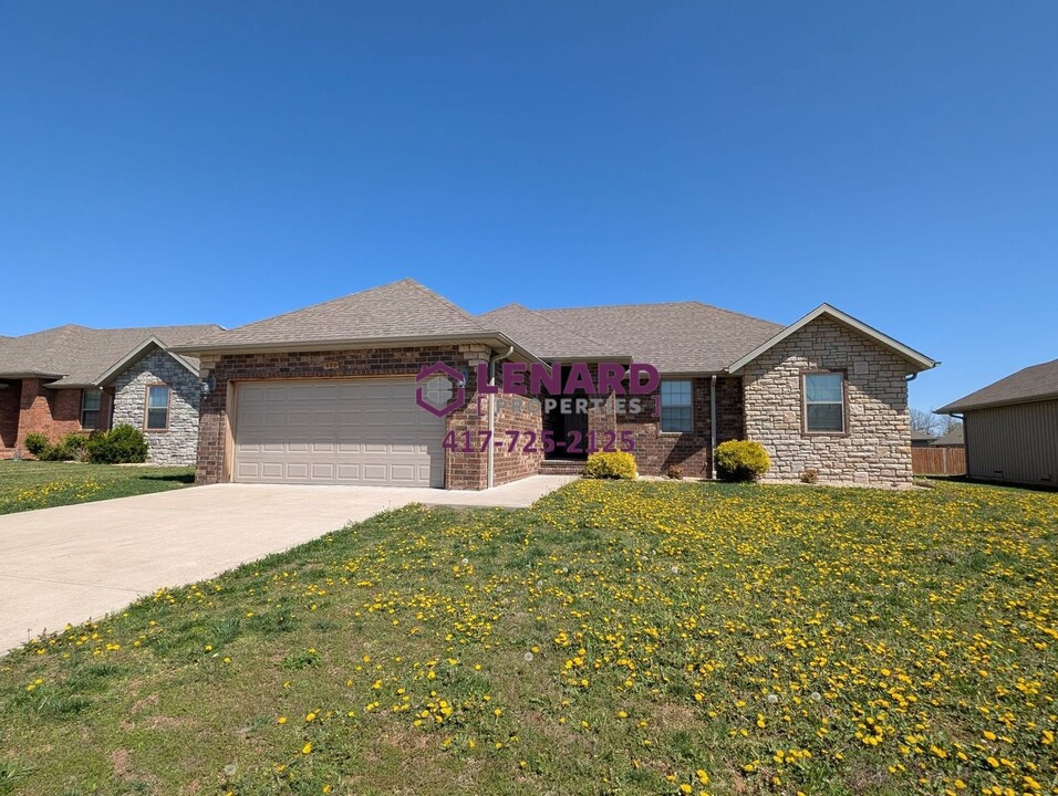 680 N Rockingham Ave in Nixa, MO - Building Photo