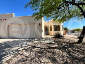 8142 N Peppersauce Dr in Oro Valley, AZ - Building Photo - Building Photo