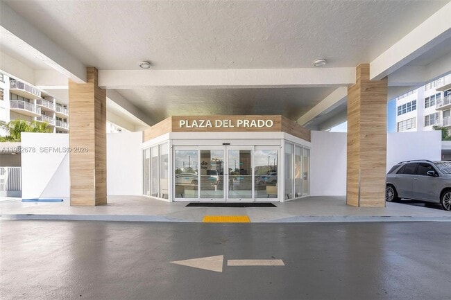 18071 Biscayne Blvd in Aventura, FL - Foto de edificio - Building Photo