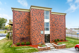 Ash Street Place Apartments in Columbia, MO - Foto de edificio - Building Photo