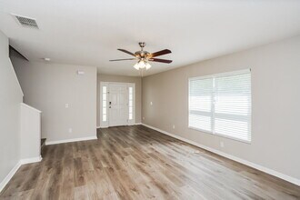7446 Oxford Garden Cir in Apollo Beach, FL - Building Photo - Building Photo