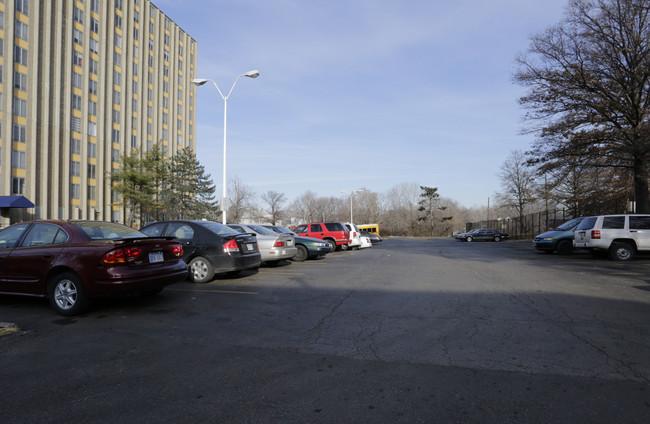 Central Park Towers in Kansas City, KS - Building Photo - Building Photo