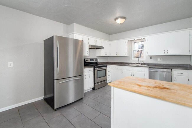 2125 Andover Ct in The Village, OK - Building Photo - Building Photo