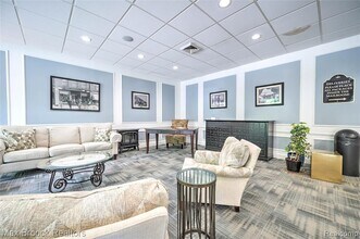 35300 Woodward Ave in Birmingham, MI - Building Photo - Building Photo