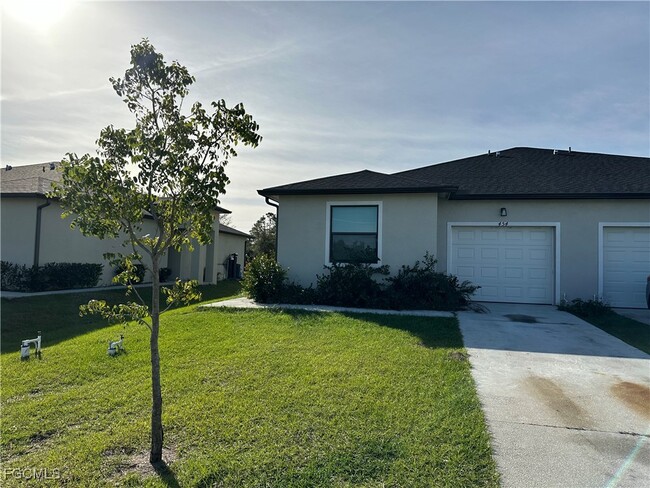 454 Grant Blvd in Lehigh Acres, FL - Foto de edificio - Building Photo
