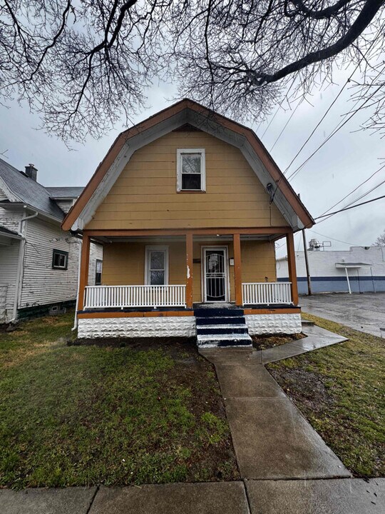 1213 Montrose Ave in Toledo, OH - Building Photo