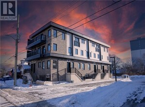 17 Peter St in Kitchener, ON - Building Photo - Building Photo