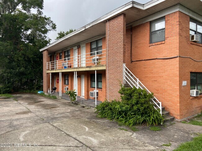 property at 1205 Lasalle St