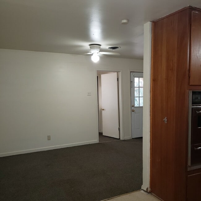 309 Fowzer St, Unit A in Taylor, TX - Building Photo - Building Photo