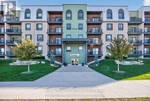 6 Spice Wy in Barrie, ON - Building Photo