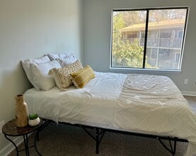 1530 Fort Johnson Rd in Charleston, SC - Foto de edificio - Building Photo