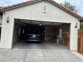 2744 Redbridge Rd in Tracy, CA - Foto de edificio - Building Photo