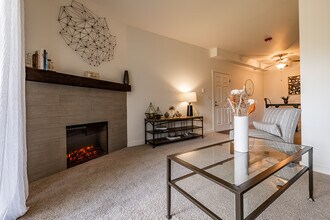 Britton Place in Lacey, WA - Foto de edificio - Building Photo