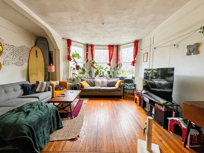 144 Coolidge St in Brookline, MA - Foto de edificio - Building Photo