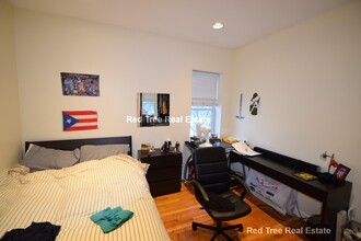 1801 Beacon St, Unit 8 in Brookline, MA - Building Photo - Building Photo
