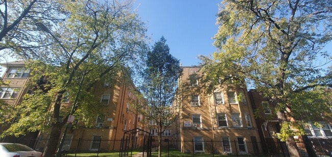 property at 4824 N Avers Ave
