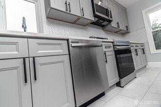 10 Codington Pl in Somerville, NJ - Building Photo - Building Photo