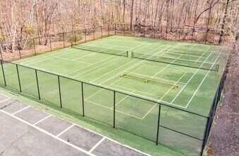 32 Jacqueline Rd in Waltham, MA - Building Photo - Building Photo