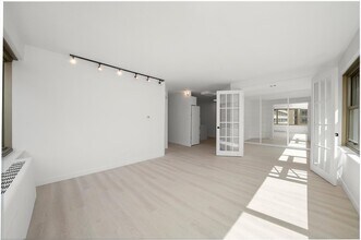 247 E Chestnut St, Unit #2004 in Chicago, IL - Foto de edificio - Building Photo