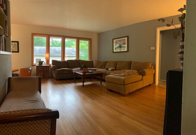 807 W Charles St in Champaign, IL - Building Photo - Building Photo