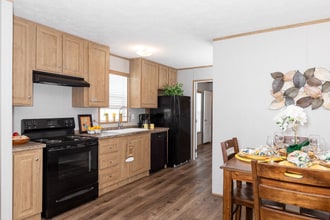 696 Tara Rd in Jonesboro, GA - Foto de edificio - Building Photo