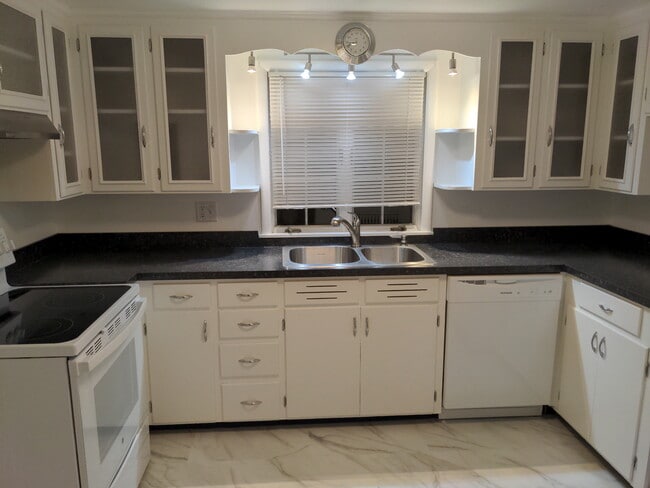 39 Chase St, Unit #2 in Westminster, MD - Building Photo - Building Photo