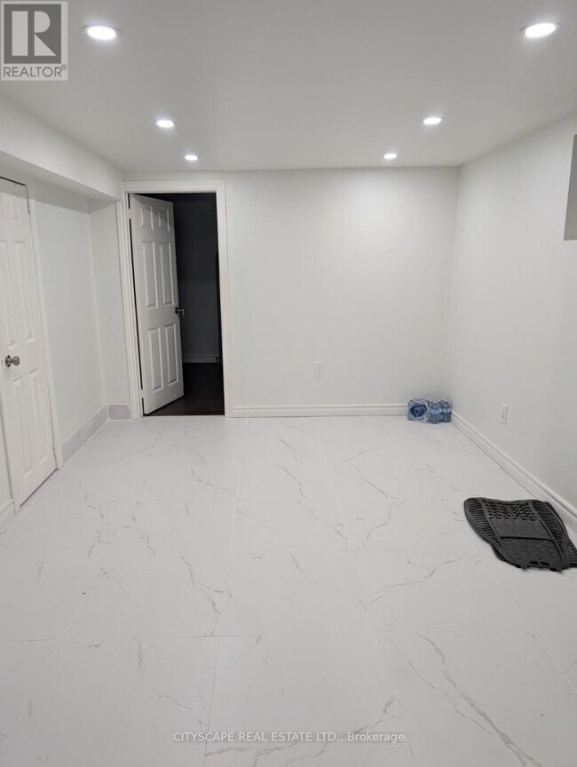 38 Jeffton Crescent in Toronto, ON - Building Photo - Building Photo