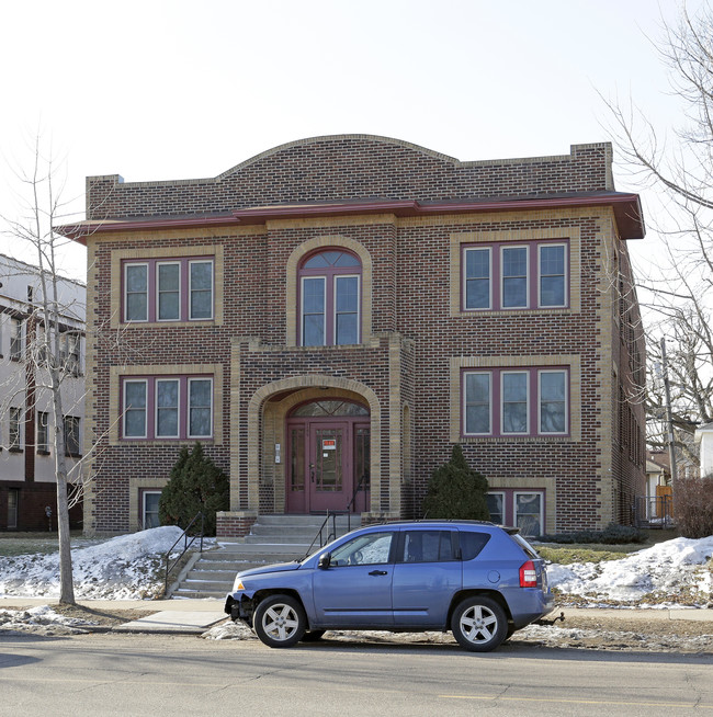 1186 Grand Ave in St. Paul, MN - Building Photo - Building Photo